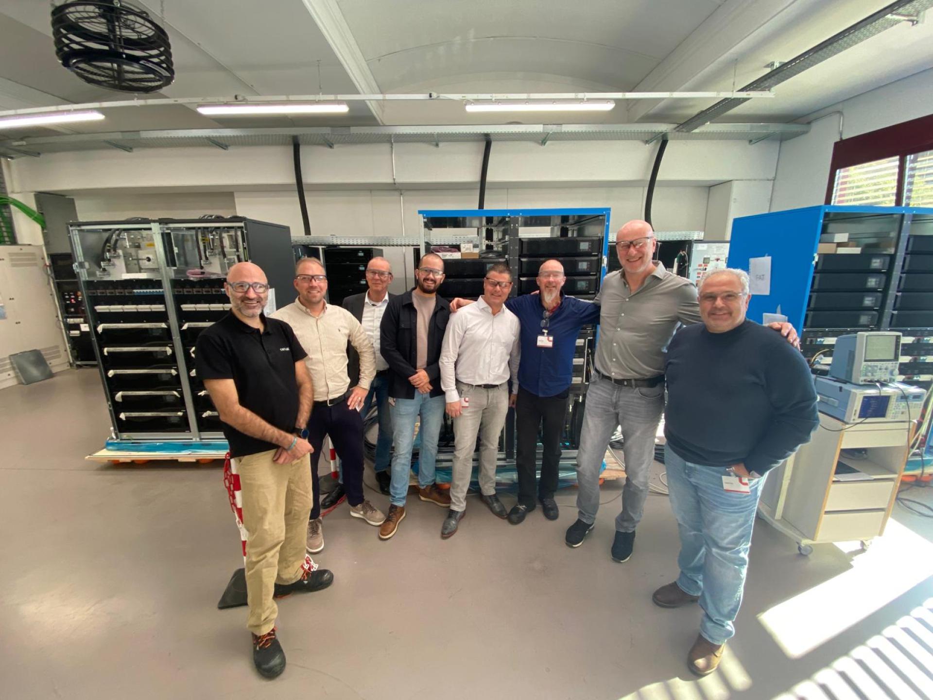 ELINEX en Nikhef voeren UPS FAT uit bij Centiel in Zwitserland